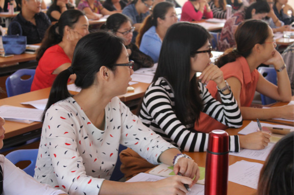 4 学员正在认真听课.jpg copy