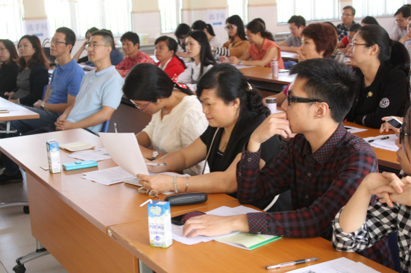 1 市民政局领导市社会福利中心领导到场参加培训 copy